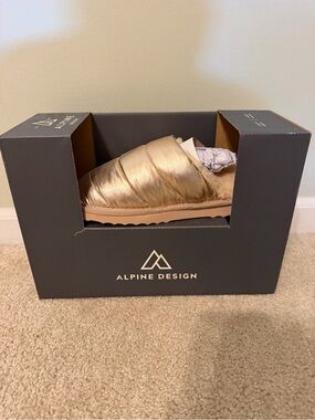 Alpine Design Gold Puffer Lara Slipper Women’s Size 7